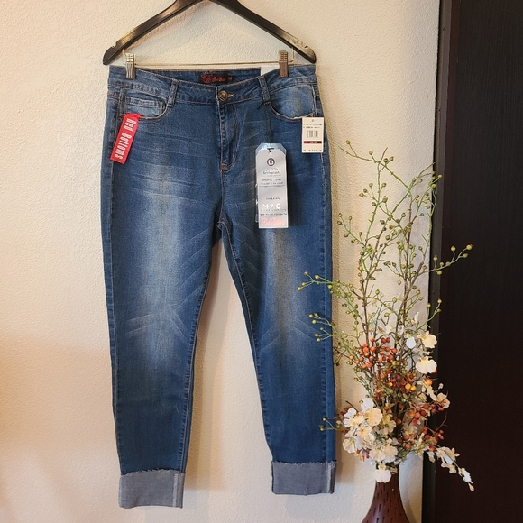 Red Bottoms Junior Jeans Size  15/16 - Picture 2 of 8